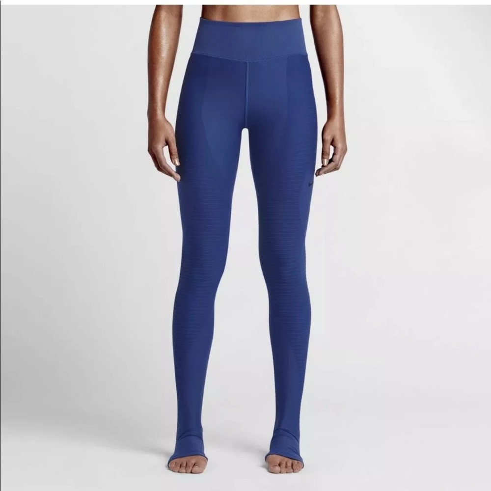 NWT NIKE TRAINING TIGHTS